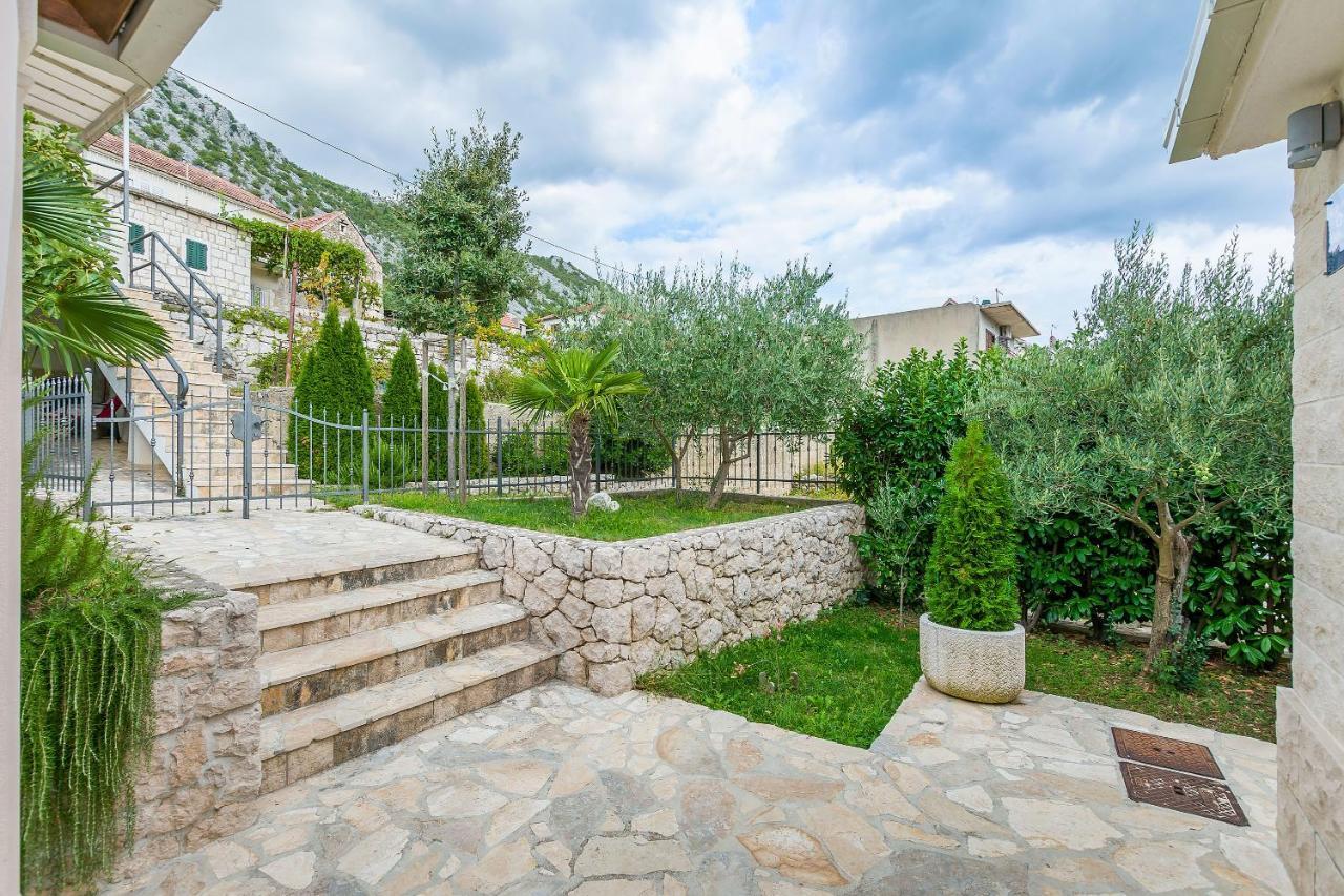 Villa Holiday Home Zvecanje Exterior photo